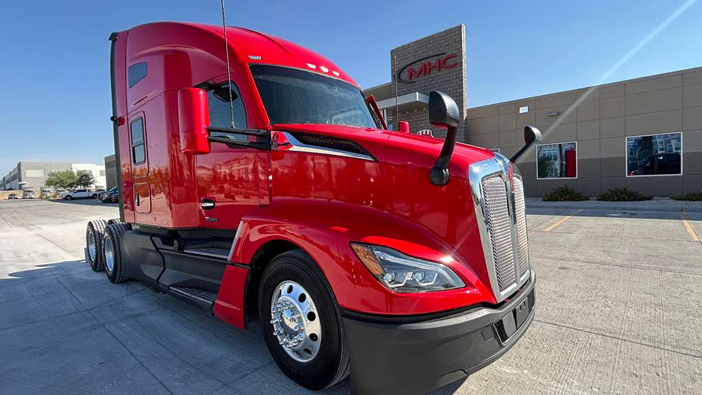 2023 Kenworth T680 in Cedar Rapids, IA