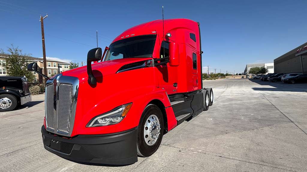 2023 Kenworth T680 in Cedar Rapids, IA — photo 8