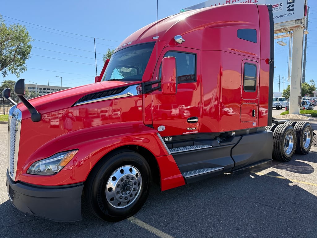 2023 Kenworth T680 in Denver, CO — photo 3