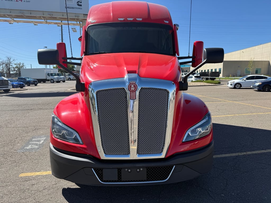 2023 Kenworth T680 in Denver, CO — photo 2