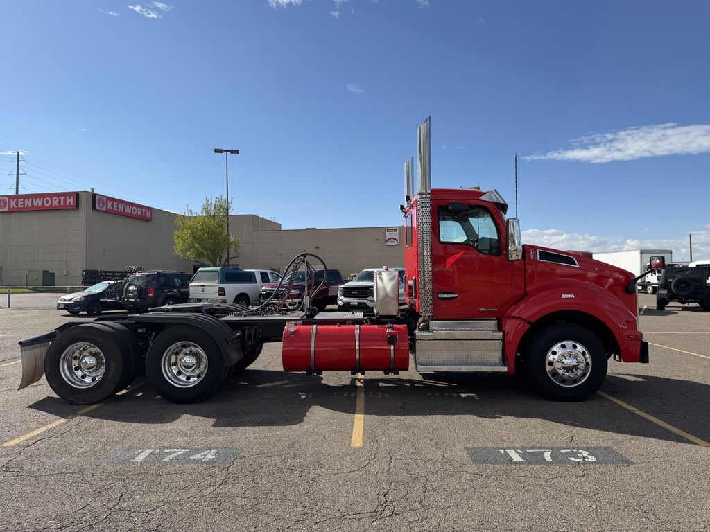 2020 Kenworth T880 in Denver, CO — photo 2