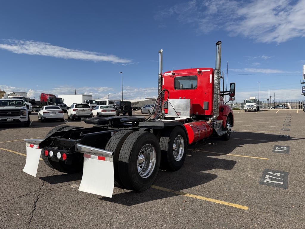 2020 Kenworth T880 in Denver, CO — photo 3