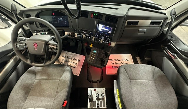 2027 Kenworth T880 in El Paso, TX — photo 2