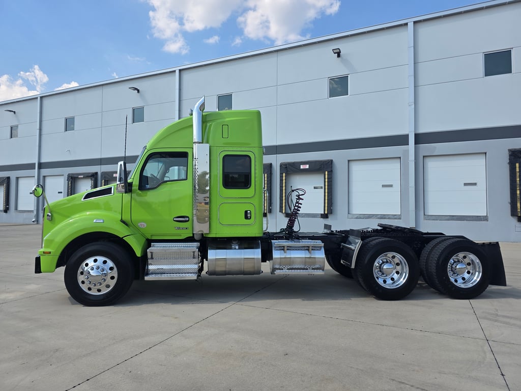 2022 Kenworth T880 in Kansas City, MO