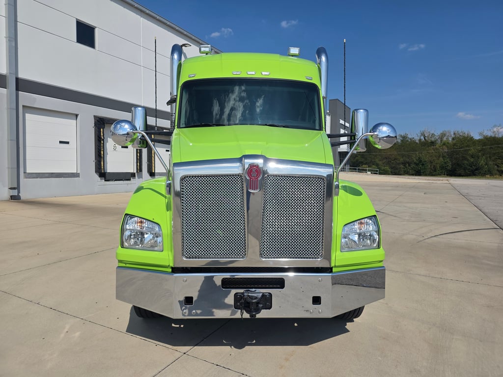 2022 Kenworth T880 in Kansas City, MO — photo 2