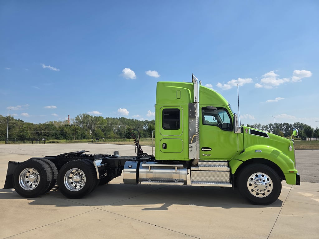 2022 Kenworth T880 in Kansas City, MO — photo 4