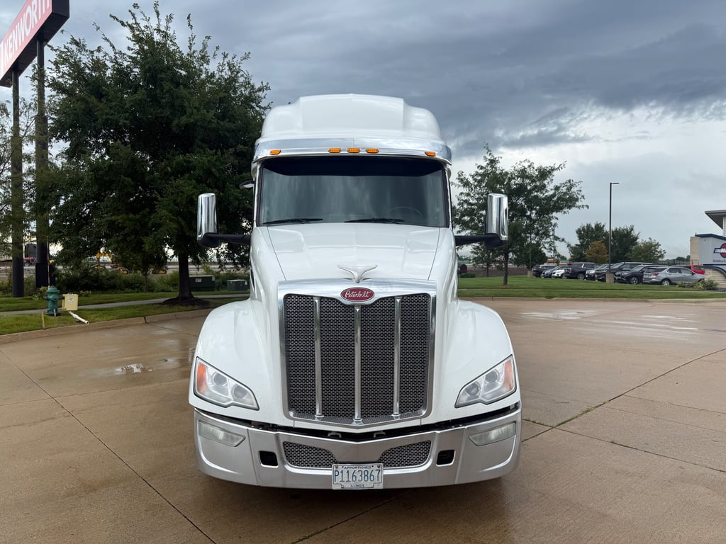 2023 Peterbilt 579 in Cedar Rapids, IA — photo 7