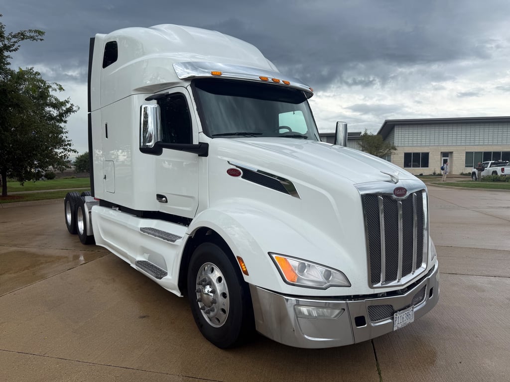 2023 Peterbilt 579 in Cedar Rapids, IA