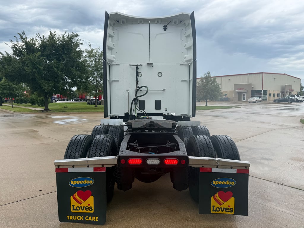 2023 Peterbilt 579 in Cedar Rapids, IA — photo 5