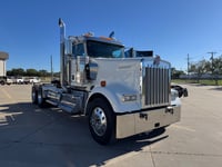 2025 Kenworth W900 in St. Joseph, MO — photo 2