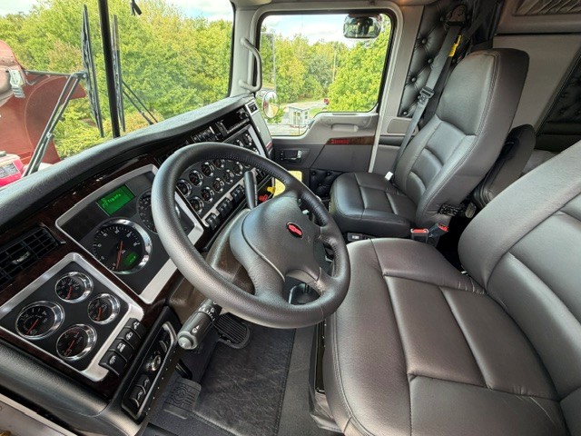 2027 Kenworth W900 in Springfield, MO — photo 3