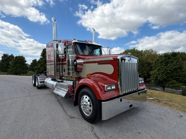 2027 Kenworth W900 in Springfield, MO