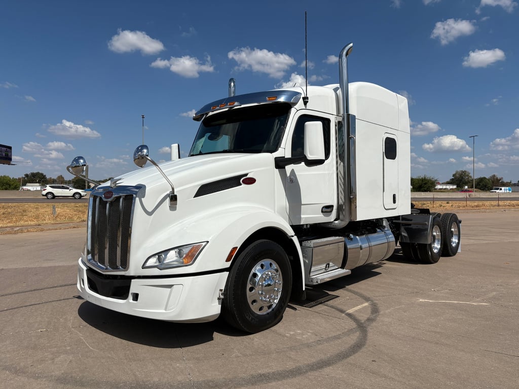 2022 Peterbilt 579 in Oklahoma City, OK — photo 2