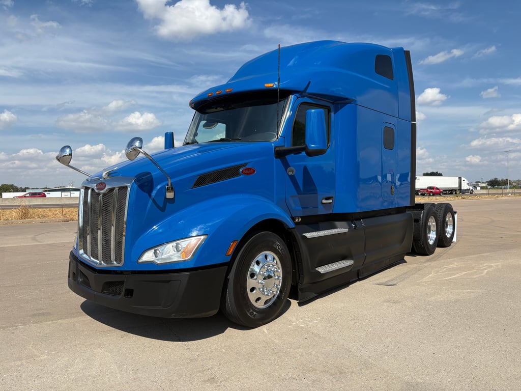 2022 Peterbilt 579 in Oklahoma City, OK — photo 2