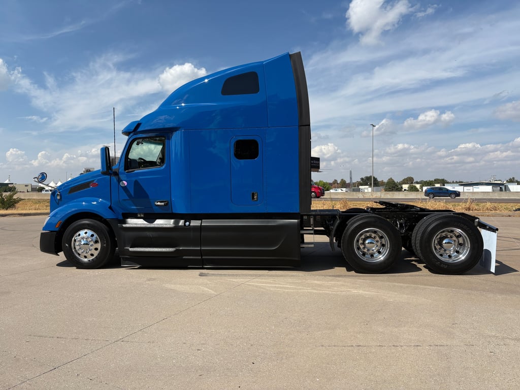 2022 Peterbilt 579 in Oklahoma City, OK — photo 8