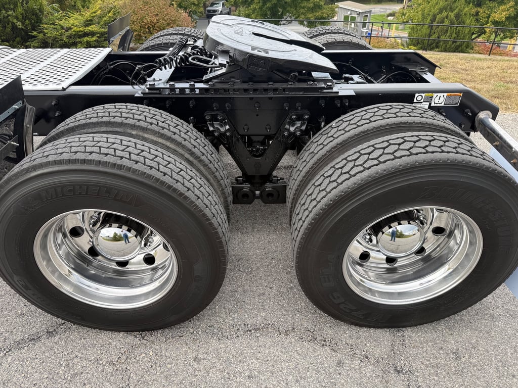 2023 Kenworth T880 in Springfield, MO — photo 4