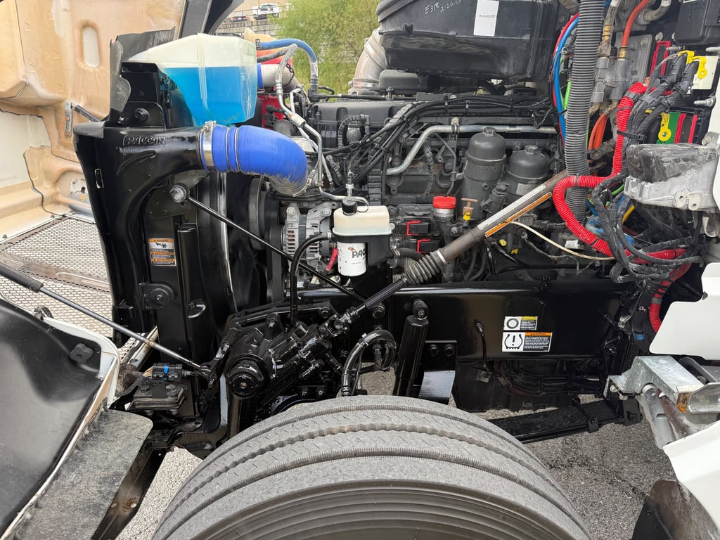 2023 Kenworth T880 in Springfield, MO — photo 6