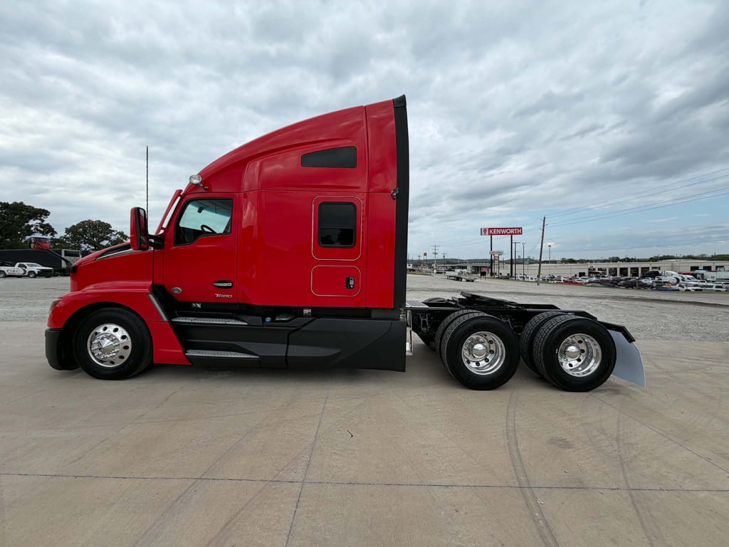 2023 Kenworth T680 in Tulsa, OK — photo 8