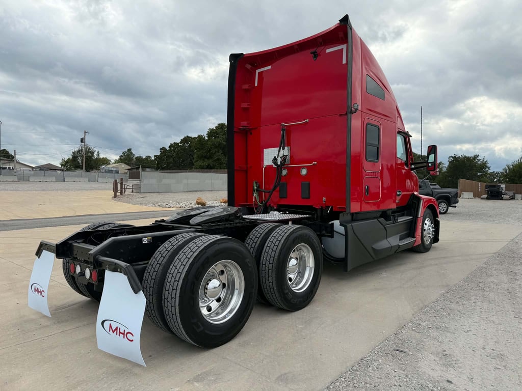 2023 Kenworth T680 in Tulsa, OK — photo 4