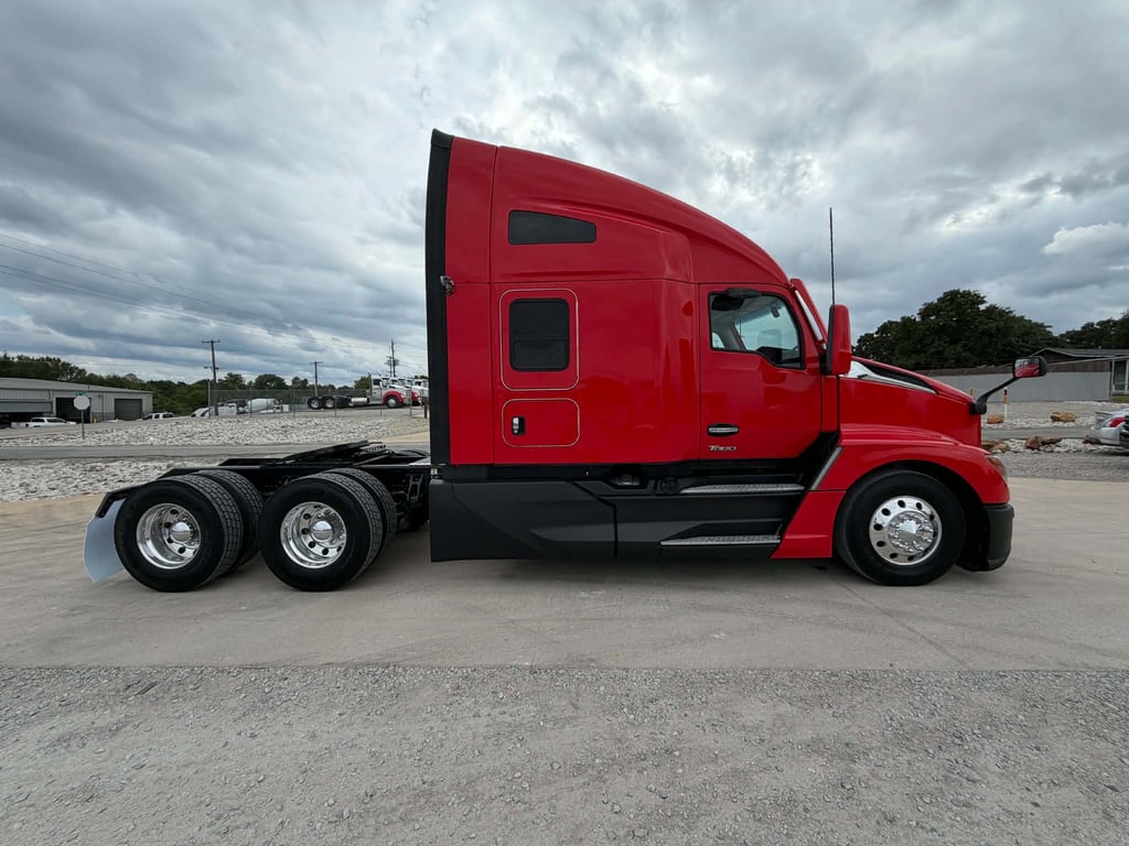 2023 Kenworth T680 in Tulsa, OK — photo 2