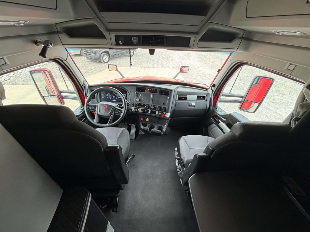 2023 Kenworth T680 in Tulsa, OK — photo 3