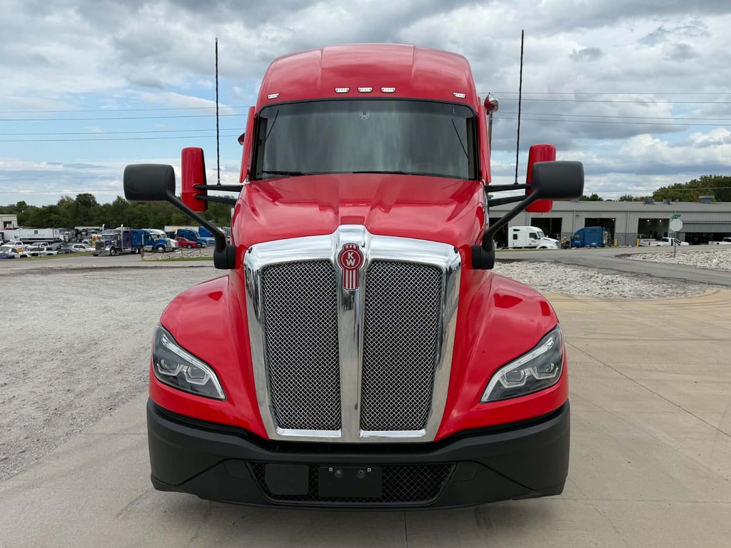 2023 Kenworth T680 in Tulsa, OK — photo 6