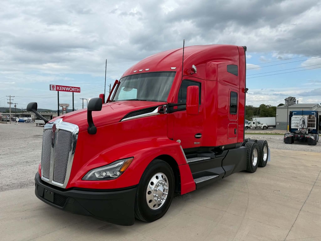 2023 Kenworth T680 in Tulsa, OK — photo 7