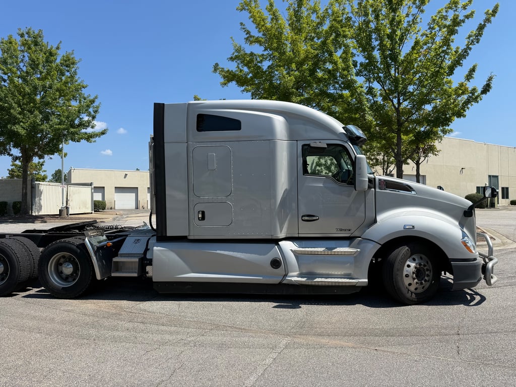 2021 Kenworth T680 in Raleigh, NC — photo 4