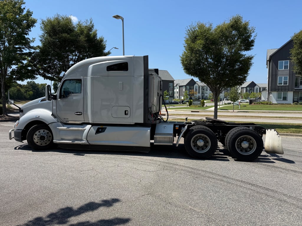 2021 Kenworth T680 in Raleigh, NC — photo 8