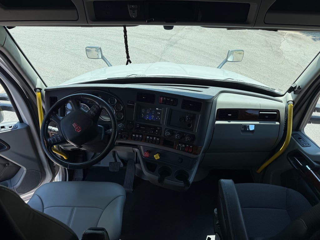 2021 Kenworth T680 in Raleigh, NC — photo 3