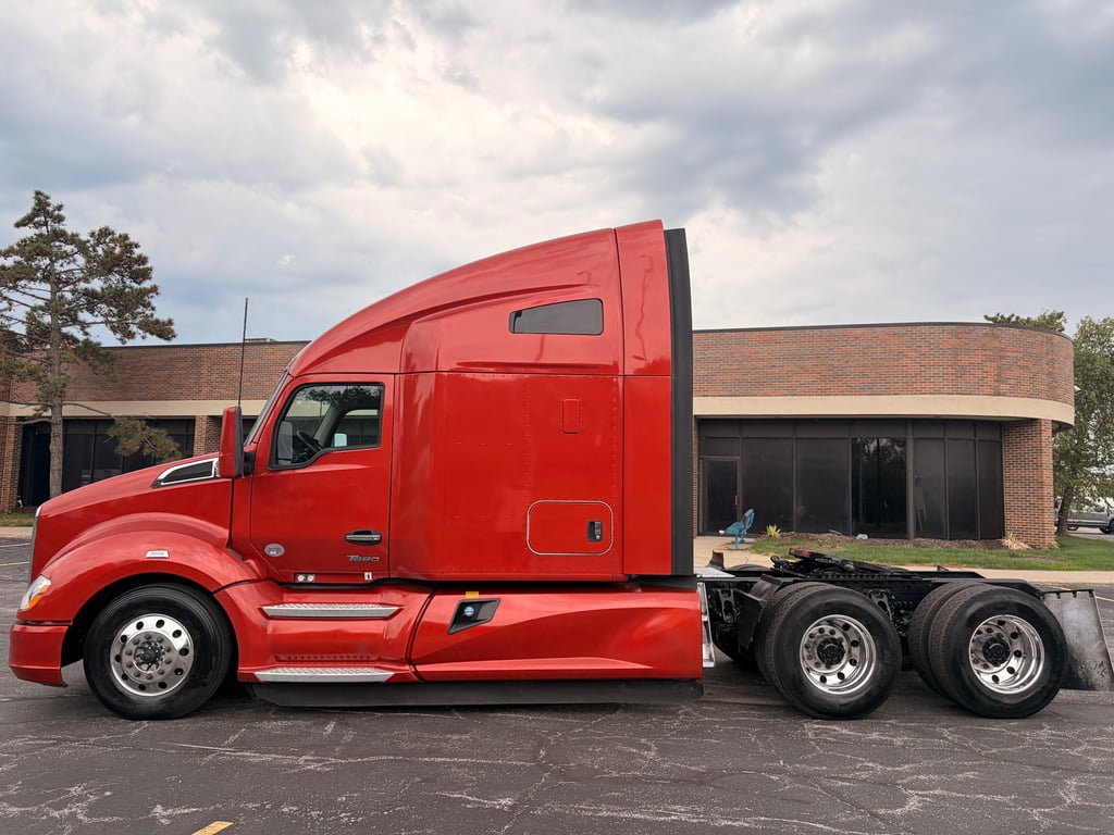 2022 Kenworth T680 in Kansas City, MO — photo 4