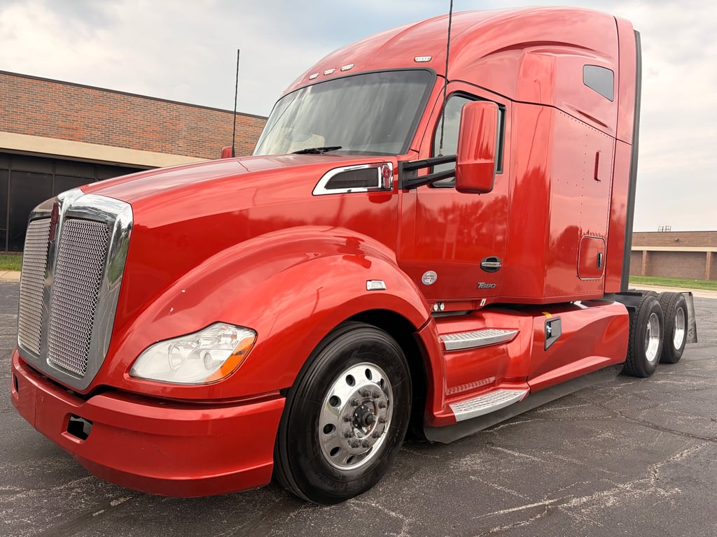2022 Kenworth T680 in Kansas City, MO — photo 3