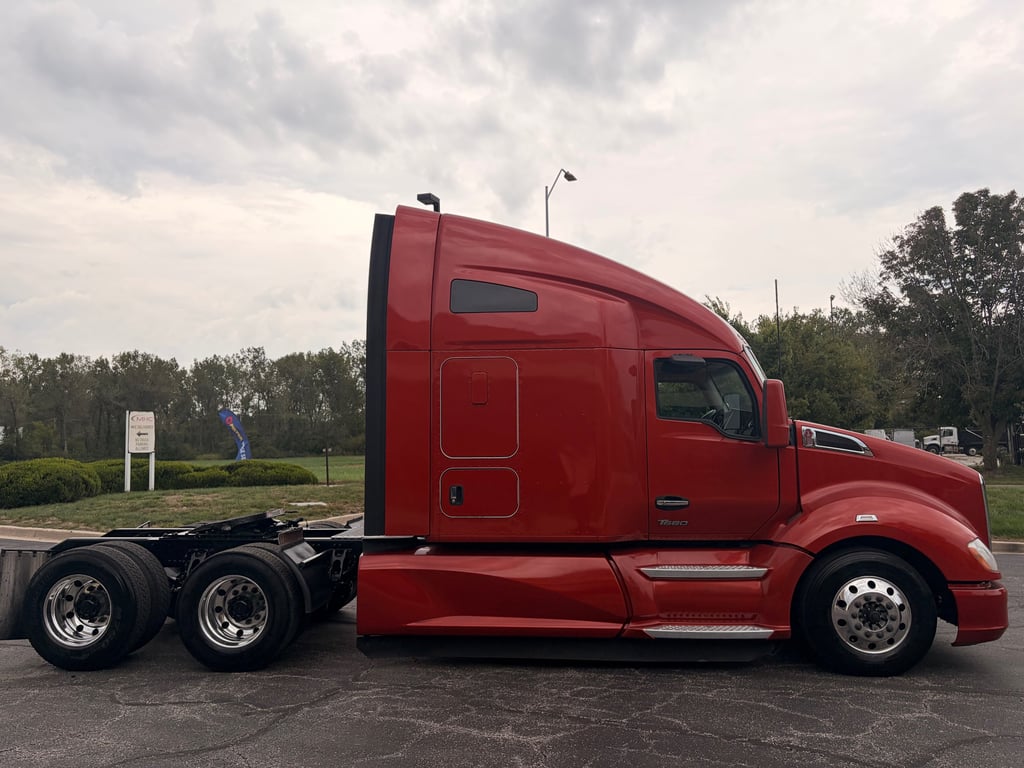2022 Kenworth T680 in Kansas City, MO — photo 5