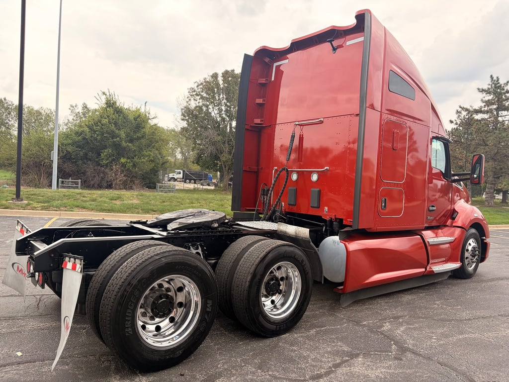 2022 Kenworth T680 in Kansas City, MO — photo 6