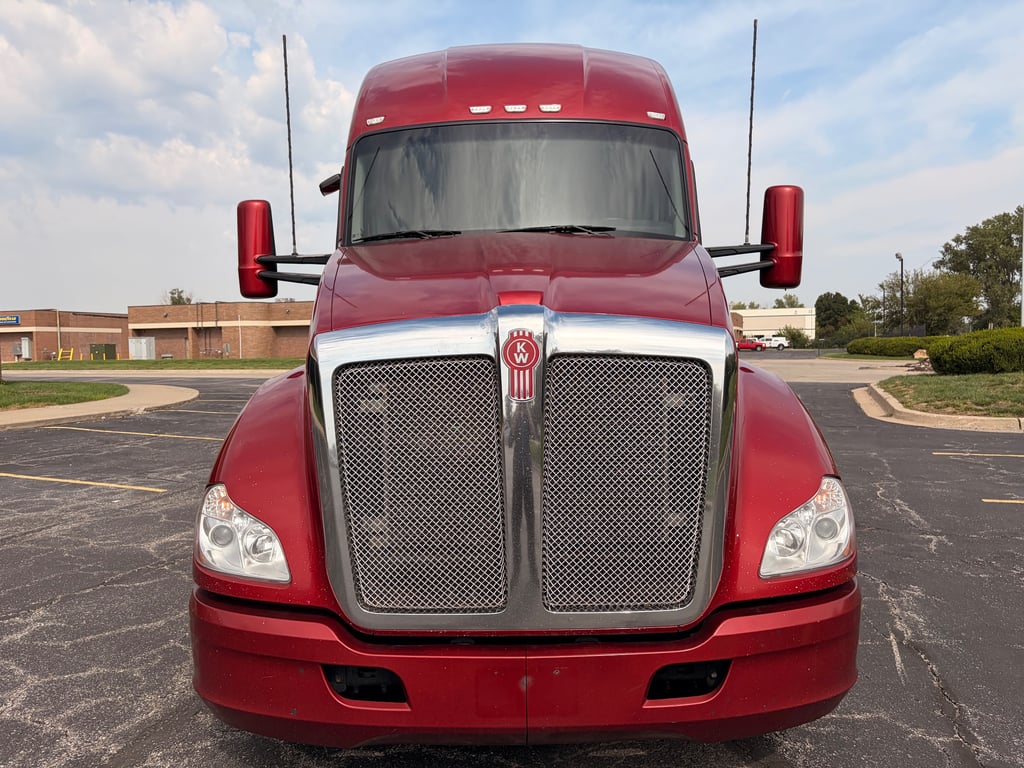 2022 Kenworth T680 in Kansas City, MO — photo 3