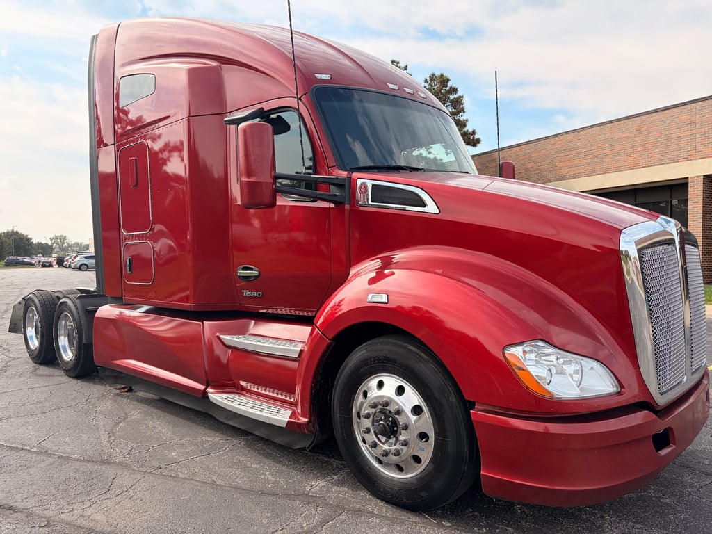 2022 Kenworth T680 in Kansas City, MO