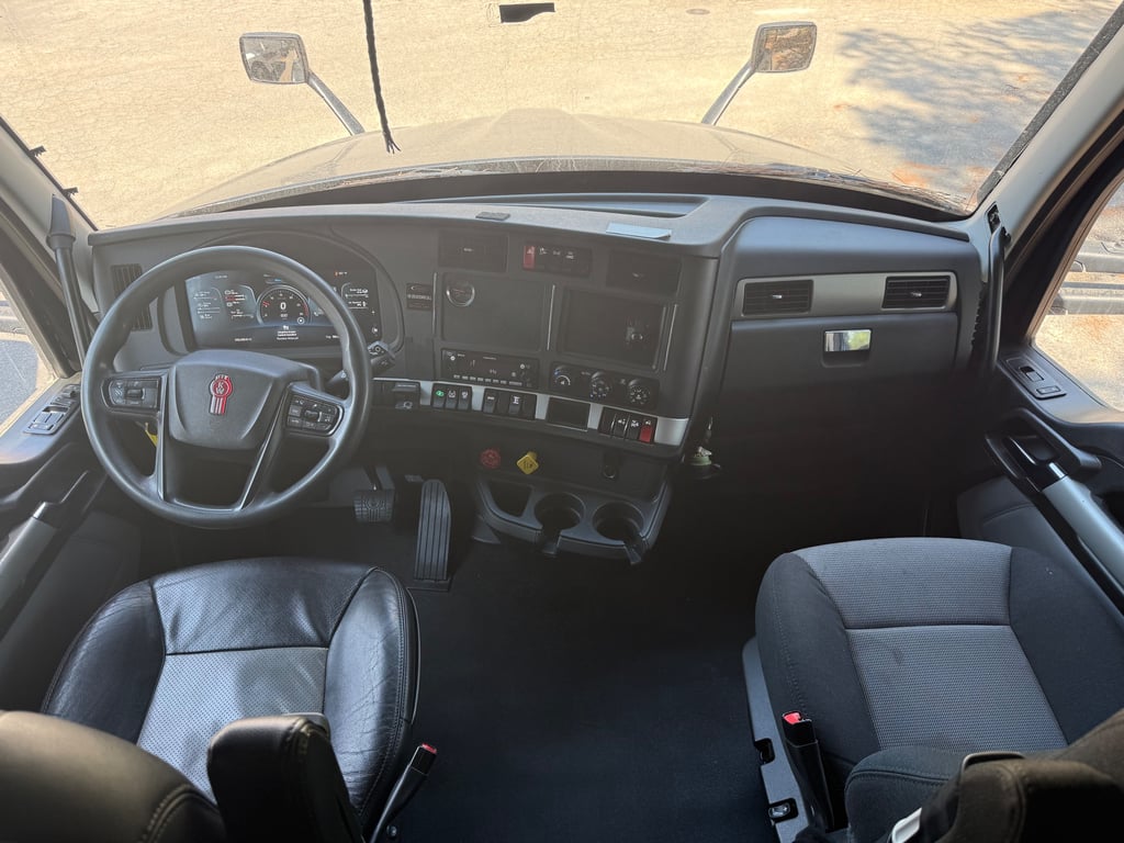 2023 Kenworth T680 in Raleigh, NC — photo 7