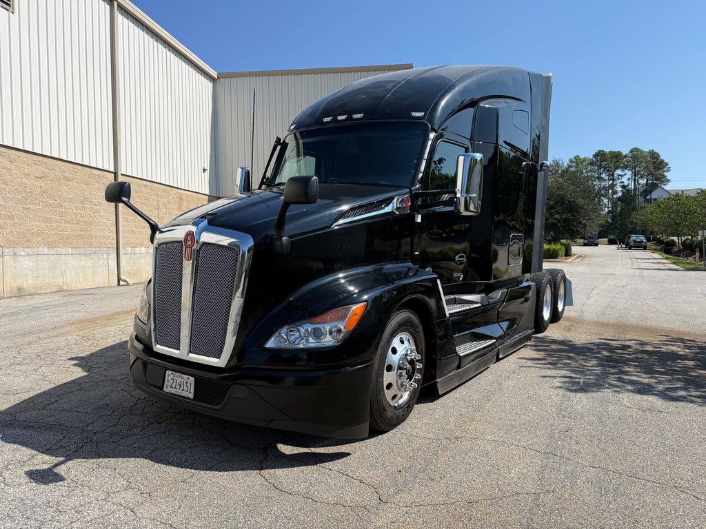 2023 Kenworth T680 in Raleigh, NC — photo 2