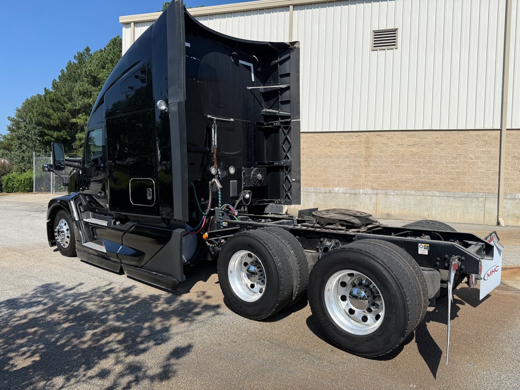 2023 Kenworth T680 in Raleigh, NC — photo 4