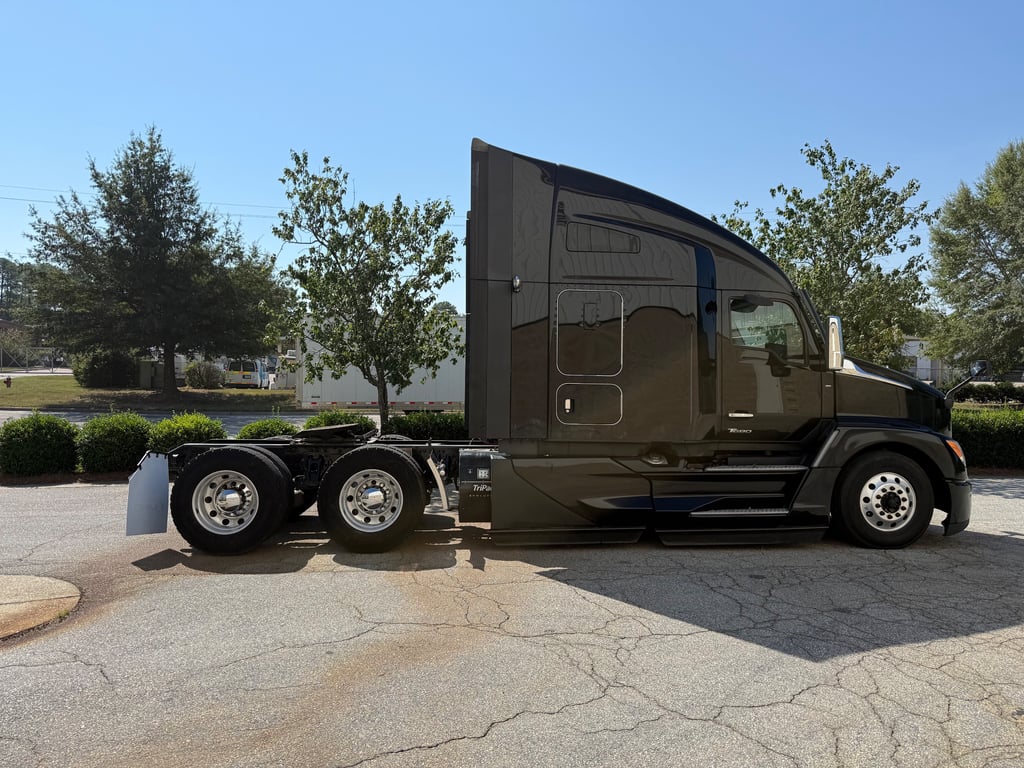 2023 Kenworth T680 in Raleigh, NC — photo 6