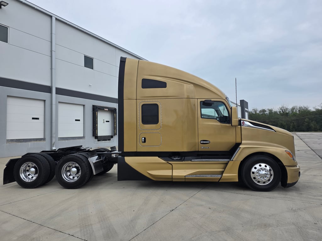 2023 Kenworth T680 in Kansas City, MO — photo 4