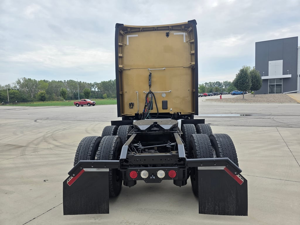 2023 Kenworth T680 in Kansas City, MO — photo 6
