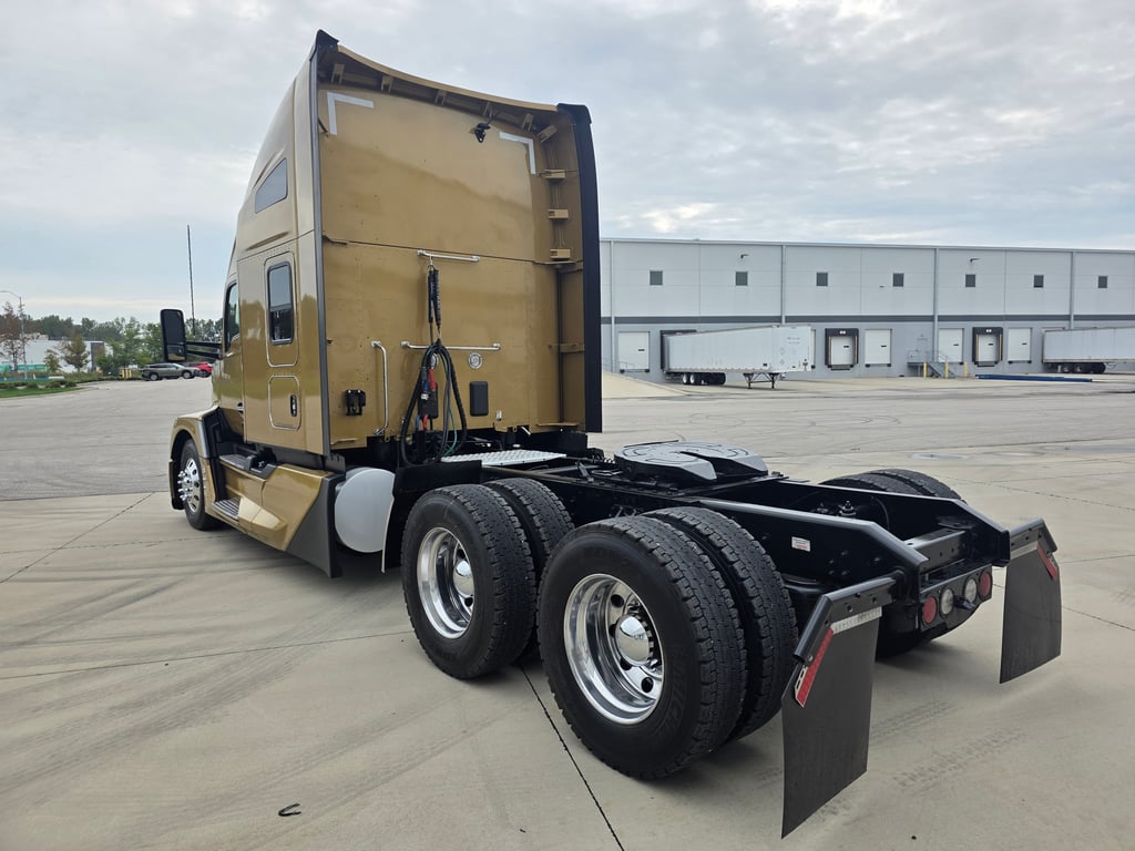 2023 Kenworth T680 in Kansas City, MO — photo 7