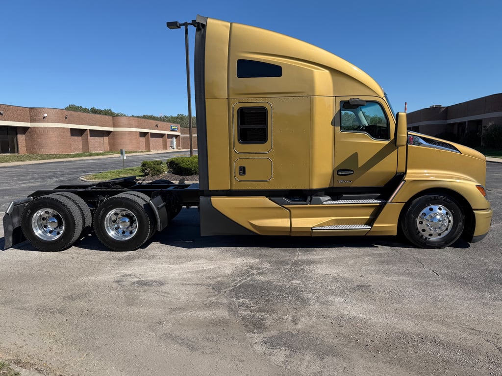 2023 Kenworth T680 in Kansas City, MO — photo 5