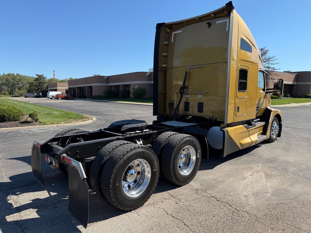 2023 Kenworth T680 in Kansas City, MO — photo 6