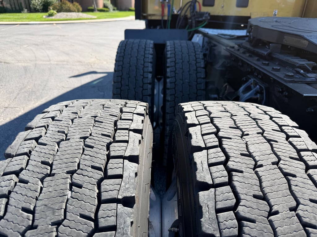 2023 Kenworth T680 in Kansas City, MO — photo 8