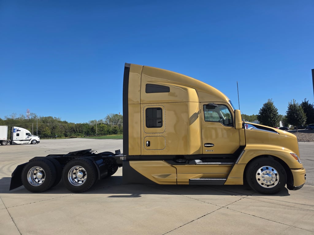2023 Kenworth T680 in Kansas City, MO — photo 3