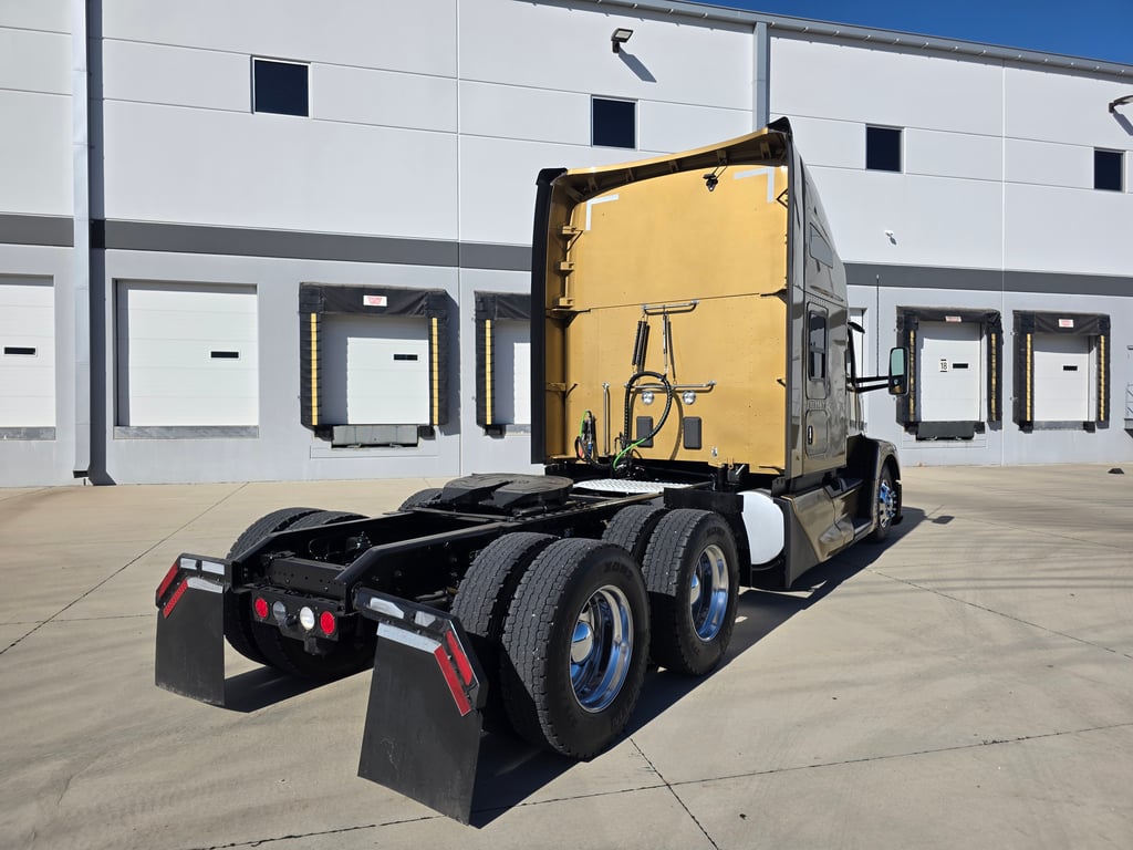2023 Kenworth T680 in Kansas City, MO — photo 7