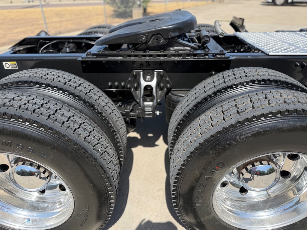2022 Kenworth T880 in Fort Worth, TX — photo 8