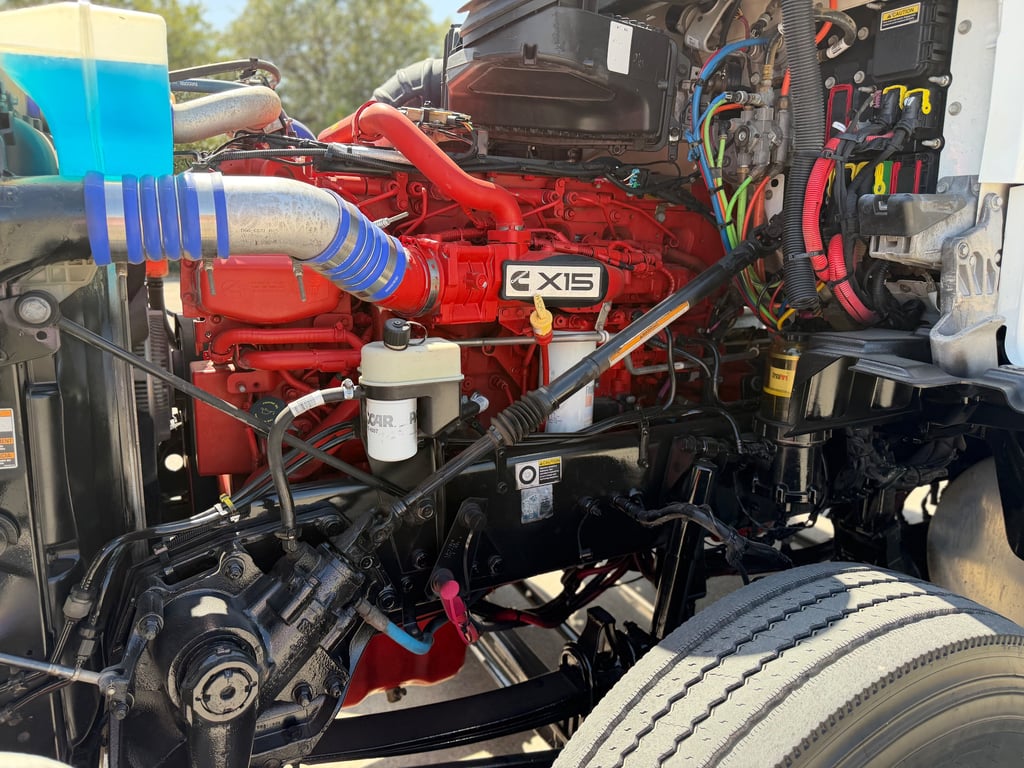 2022 Kenworth T880 in Fort Worth, TX — photo 6